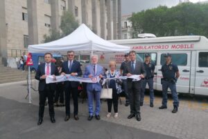Catania, sangue nel nome di Livatino dai ‘donatori nati’ della Polizia di Stato: autoemoteca Fratres in Piazza Verga