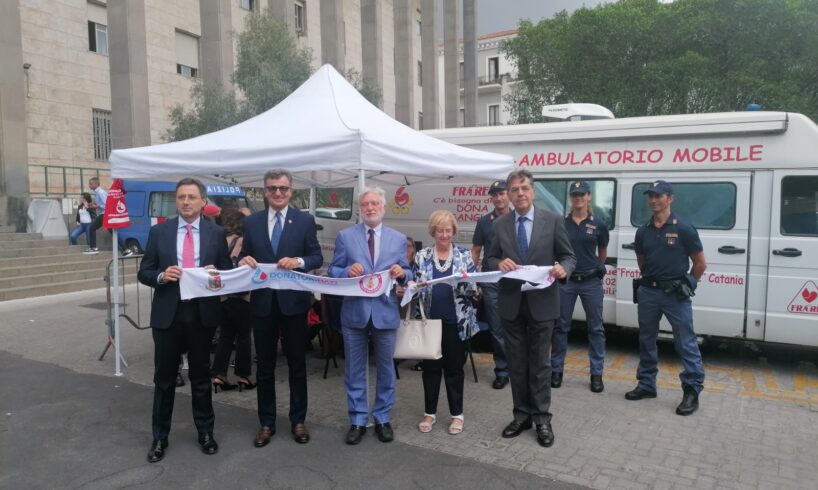 Catania, sangue nel nome di Livatino dai ‘donatori nati’ della Polizia di Stato: autoemoteca Fratres in Piazza Verga