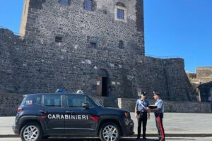 Adrano, tenta di uccidere a coltellate il vicino di campagna: 66enne di Biancavilla arrestato in flagranza