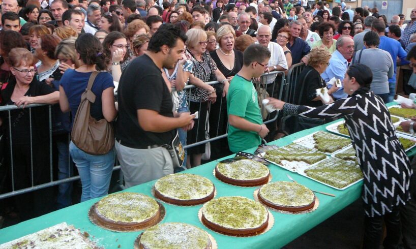 Bronte, i prodigi dell’Oro verde in cucina e pasticceria: conto alla rovescia per la Sagra del Pistacchio