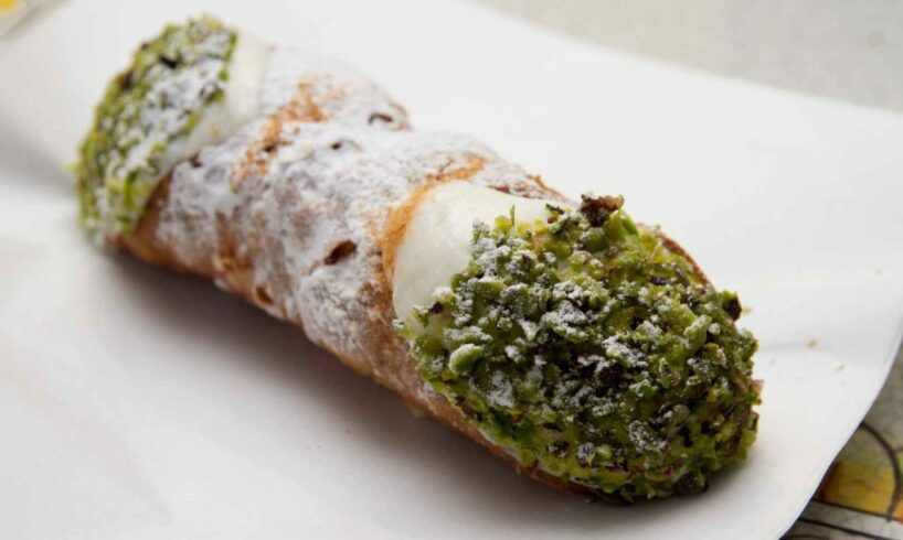Caltanissetta, si tenta il record del cannolo più lungo del mondo: l’11 settembre in presenza degli americani di Sigonella