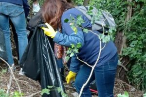 Biancavilla, via i rifiuti che deturpano il Parco dell’Etna: l’associazione ‘Laudato si’” promuove raccolta dei rifiuti