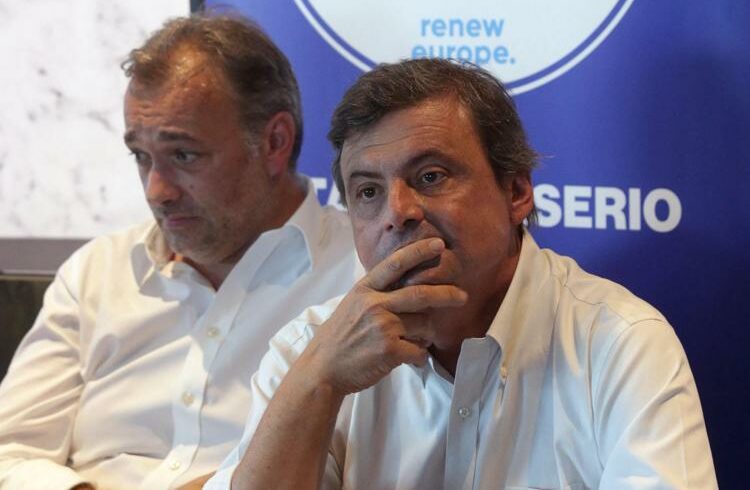 La storia capovolta di Richetti: Calenda difende il senatore accusato di molestie dalla stalker che aveva denunciato