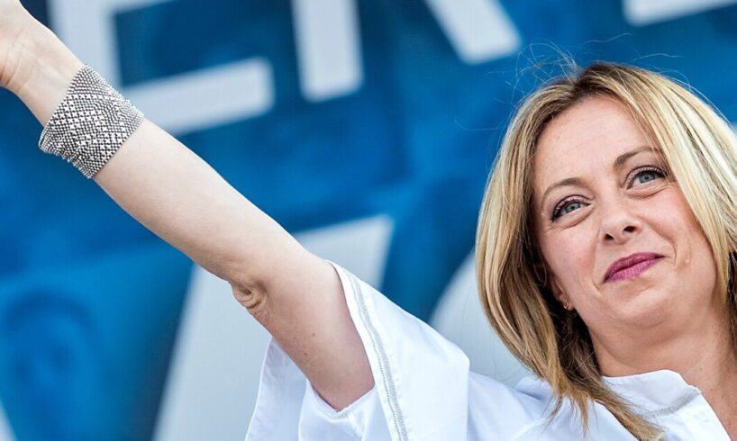 Governo, la Meloni prima premier donna ‘sfonda il tetto di cristallo’: ma sulla parità c’è ancora molto da fare