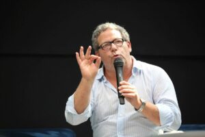 Governo, Miccichè getta benzina sul fuoco: “Meloni gioca a dividere Forza Italia. Diamo appoggio esterno”