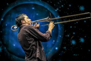 Jazz, in uscita “Universal Language” di Gianluca Petrella: un tuffo nel cuore della musica e dei suoi linguaggi