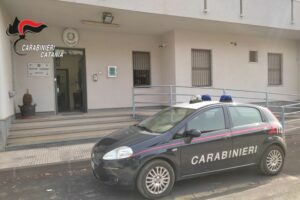 Mascali, elude il ‘braccialetto’ per controllare moglie e figli: 68enne ai domiciliari