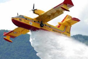 A Linguaglossa è caduto un aereo Canadair della Protezione Civile.
