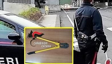 Misterbianco, con pinza tagliabulloni ruba pedane da ponteggio: 29enne arrestato