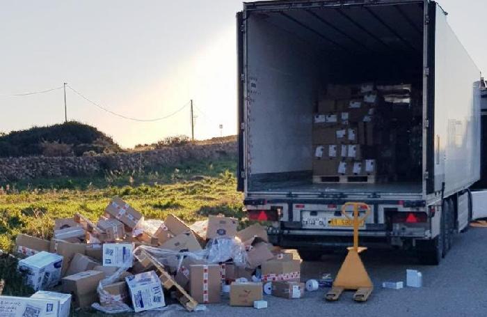 Catania, furti di merce ai Tir: Polizia smantella organizzazione