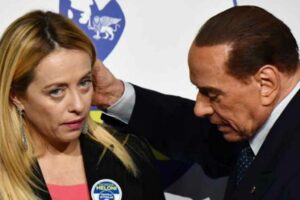 Governo, Meloni e Berlusconi provano a fare la pace. Dal quartiere generale del Cav: “Rompere non conviene a nessuno”