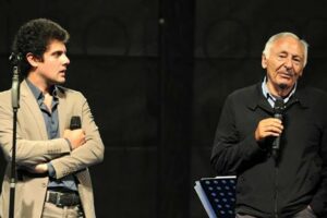 Biancavilla, dal vivo le ‘Emozioni’ di Mogol e Battisti: e a Villa della Favare il poeta incontra giovani e fan