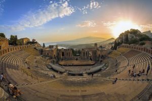 Taormina, domenica 6 si entra gratis al Teatro Antico, Isola Bella e Museo di Naxos: iniziativa della Regione