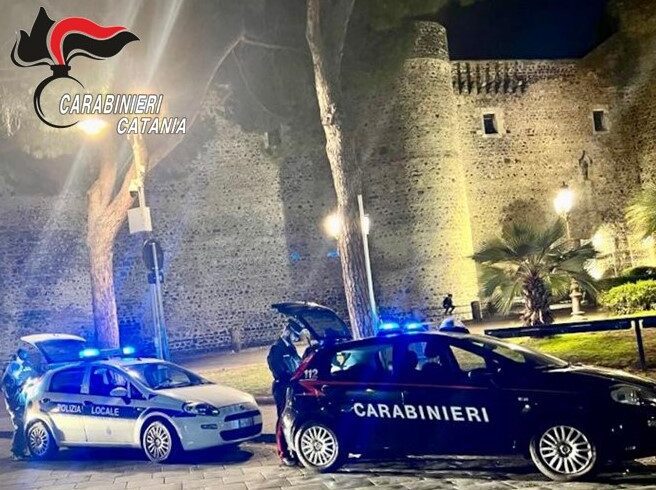 Catania, denunciati due parcheggiatori abusivi recidivi: in un ristorante sequestrati 52 kg di surgelati non tracciabili