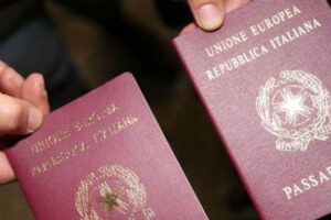 Catania: “Dammi 150 euro e in tempi brevi avrai il passaporto”. Ma il ‘facilitatore’ era un truffatore