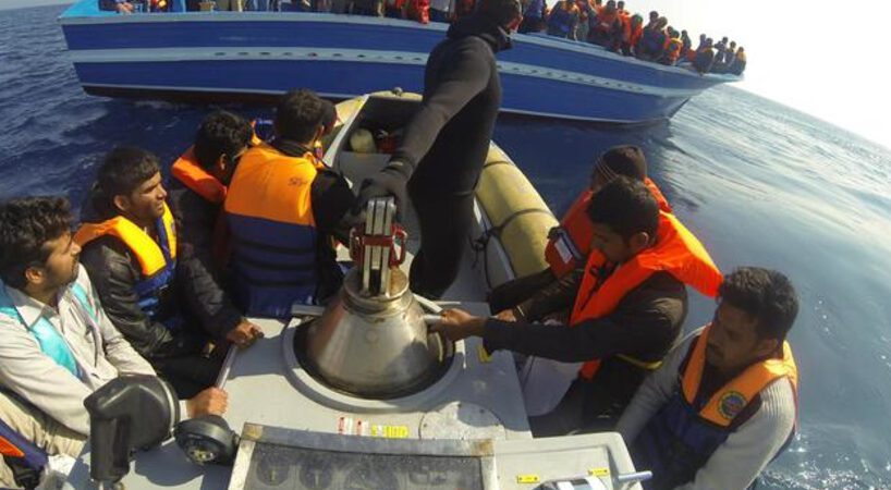 Catania, arrivata petroliera con 262 migranti: quest’anno circa cento mila approdi