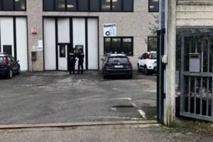 Muore operaio paternese: è precipitato dal tetto di un capannone