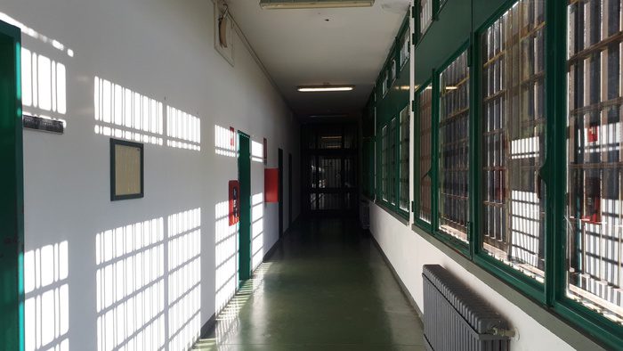 Acireale, due reclusi del carcere minorile danno fuoco alla cella: 5 agenti al Pronto Soccorso per intossicazione da fumo