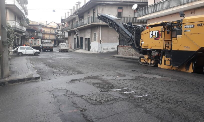 Paternò, via ai lavori di scarifica per la riqualificazione di Corso Sicilia