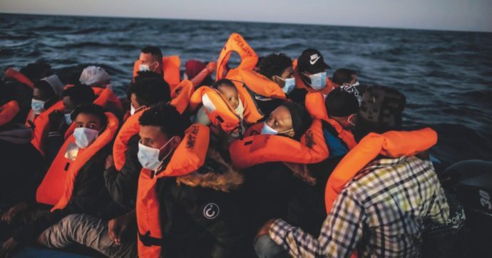 Migranti, Procura Agrigento apre inchiesta su bimba morta a Lampedusa: sull’isola il ministro Salvini