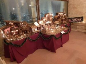 Paternò, inaugurata la mostra dei presepi artistici: natività di gran pregio firmate da maestri artigiani