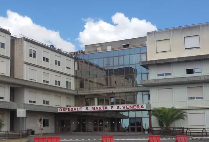 Botti di fine anno: all’ospedale di Acireale due giovani di Misterbianco e Riposto con traumi alle mani