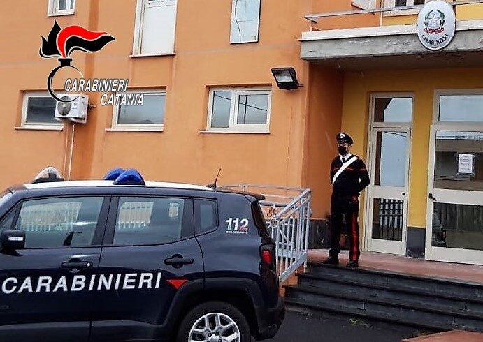 Adrano, 50enne di Bronte ubriaco ostacola l’intervento del personale sanitario dopo un incidente: arrestato