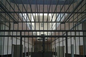 Catania, agente penitenziario aggredito nel carcere minorile di Bicocca. Il Sappe: “Troppe tipologie di detenuti da gestire”