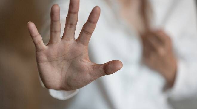 Catania, a minorenne extracomunitario offriva piccole somme di denaro in cambio di prestazioni sessuali: 50enne arrestato dalla Polizia
