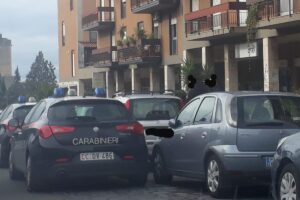 Paternò, Carabinieri in azione lungo Corso del Popolo: perquisite alcune palazzine della zona