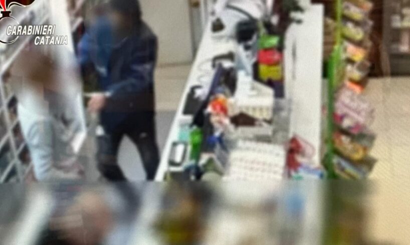 Adrano e Biancavilla, arrestato il rapinatore con il taglierino: incastrato dai filmati di videosorveglianza (VIDEO)