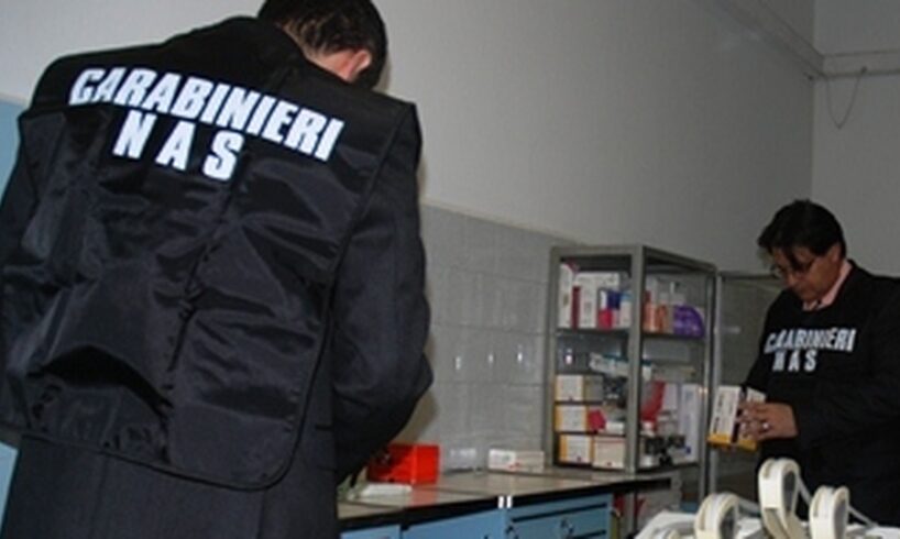 I Carabinieri dei Nas, nell'ultimo periodo, di concerto con il ministero della Salute, hanno ispezionato complessivamente 1.838 studi di medici di famiglia e pediatri convenzionati: 251 hanno evidenziato non conformità (pari a circa il 14%), rilevando 308 tra irregolarità penali ed amministrative.