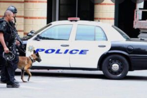 Stati Uniti, va a casa della nonna morta: la polizia gli spara e lo uccide scambiandolo per un ladro