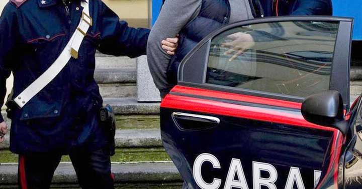 Acireale, nascondeva marijuana in casa: 26enne arrestato