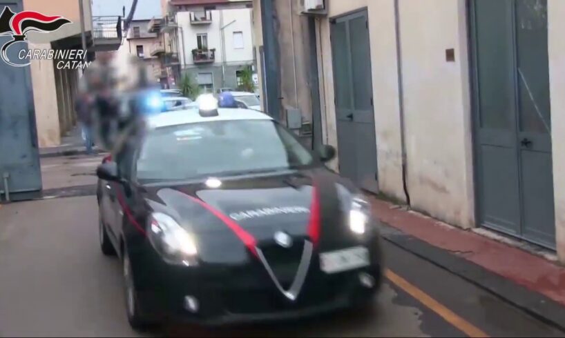 Paternò, due persone arrestate per furto dopo un pomeriggio movimentato