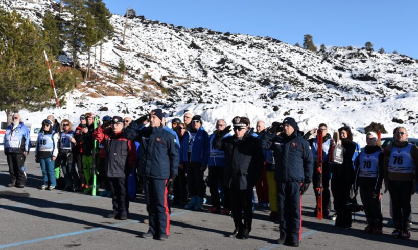 Linguaglossa, fiaccolata tricolore chiude la due giorni di sci dei Carabinieri: nel ricordo di Giovanni Andriano 