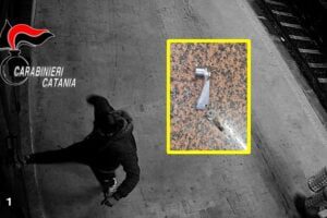 Caltagirone, coppia di 36enni danneggia vagone di un treno e vetrata di un bar: arrestati in flagranza