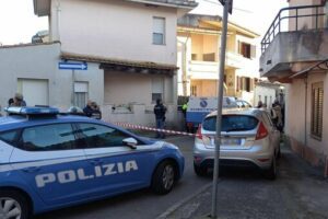 Oristano, donna di 51 anni uccide la figlia tredicenne e poi tenta il suicidio: era separata dal marito