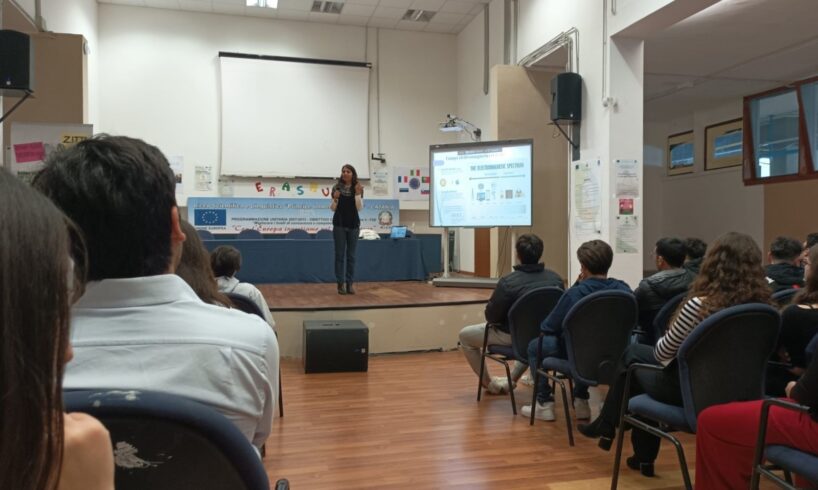 Viagrande, Asp promuove ‘lezione’ sull’uso dei telefoni cellulari: ‘Stop Phone’ per evitare rischi fisici e psicologici