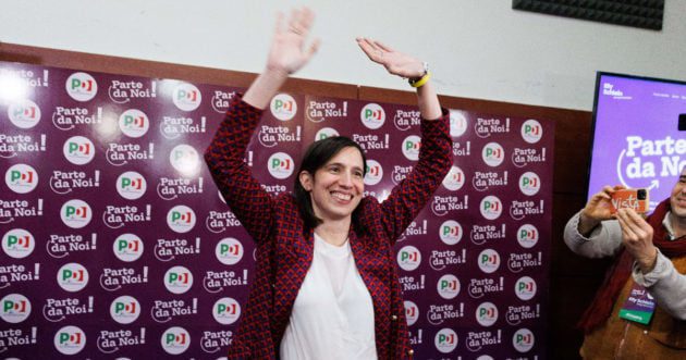 Elly Schlein è la nuova segretaria del Pd. La deputata dem ribalta - ed è la prima volta che accade - il risultato dei circoli e vince ai gazebo su Stefano Bonaccini. Quando sono l'80% le schede scrutinate il governatore dell'Emilia Romagna è al al 46,2% e la sua sfidante al 53,8%.