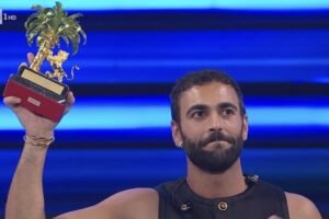 Sanremo, Mengoni vince il Festival: sul podio anche Lazza e Mr Rain. Il messaggio di Zelensky letto da Amadeus