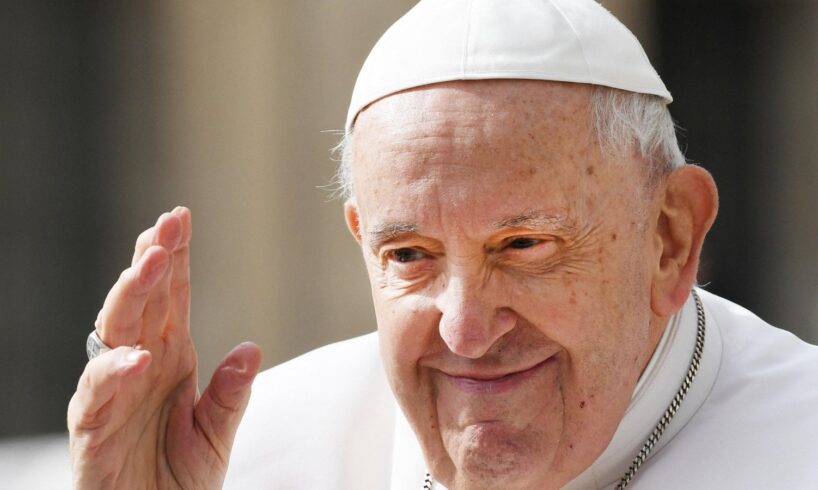 “Regalatemi la pace, ci vuole la pace”: la richiesta di Bergoglio nel suo primo ‘Popecast’