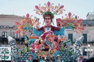 Turismo, il Carnevale di Acireale fa impennare le prenotazioni aeree: è tra le ricerche più cliccate dai viaggiatori