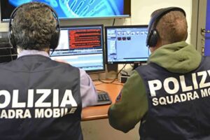 Catania, rapinarono anziano in casa propria procurandogli lesioni: arrestati