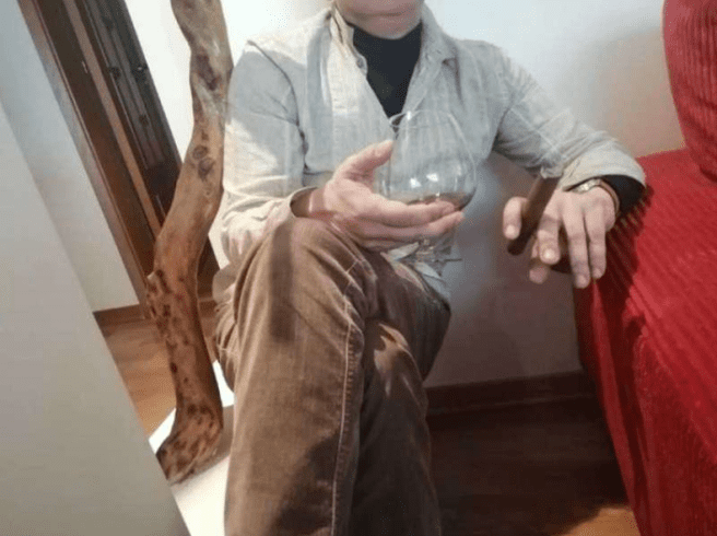 Mafia, legata a Messina Denaro la donna arrestata oggi col marito: incastrati da una foto del boss scattata in casa