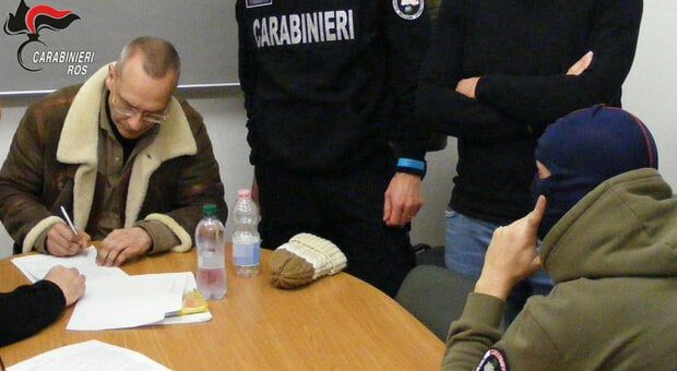 Mafia, arrestata la sorella di Messina Denaro, Rosalia: avrebbe gestito la rete dei pizzini e la ‘’cassa’