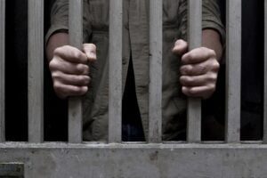 Adrano, 34enne lascia i domiciliari e va in carcere per scontare residuo pena