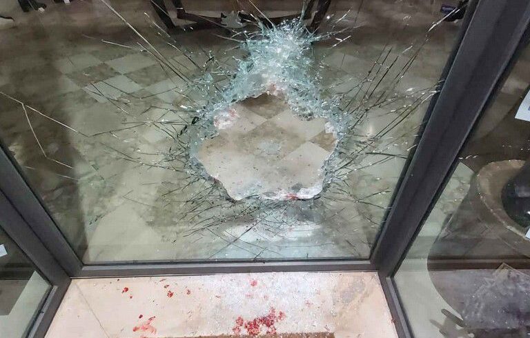 Biancavilla, furto con ‘spaccata’ ai danni di negozio di elettronica: sindaco chiede a Prefettura incontro urgente