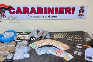 Giarre, mini market della droga in casa del 22enne: arrestato in flagranza