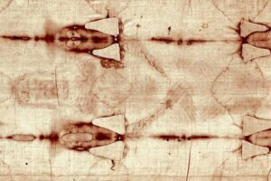 Biancavilla, copia della Sacra Sindone esposta nella Chiesa Madre: l’1 aprile convegno con esperti